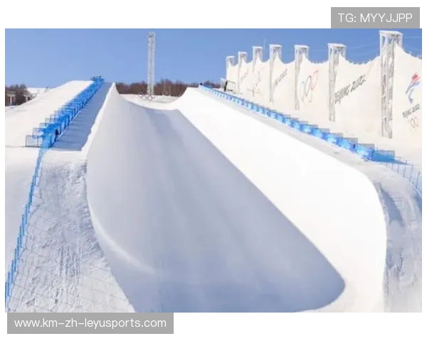单板滑雪的U型池：腾空高度的比拼，单板滑雪u型场地技巧比赛,运动员沿赛道左右槽壁